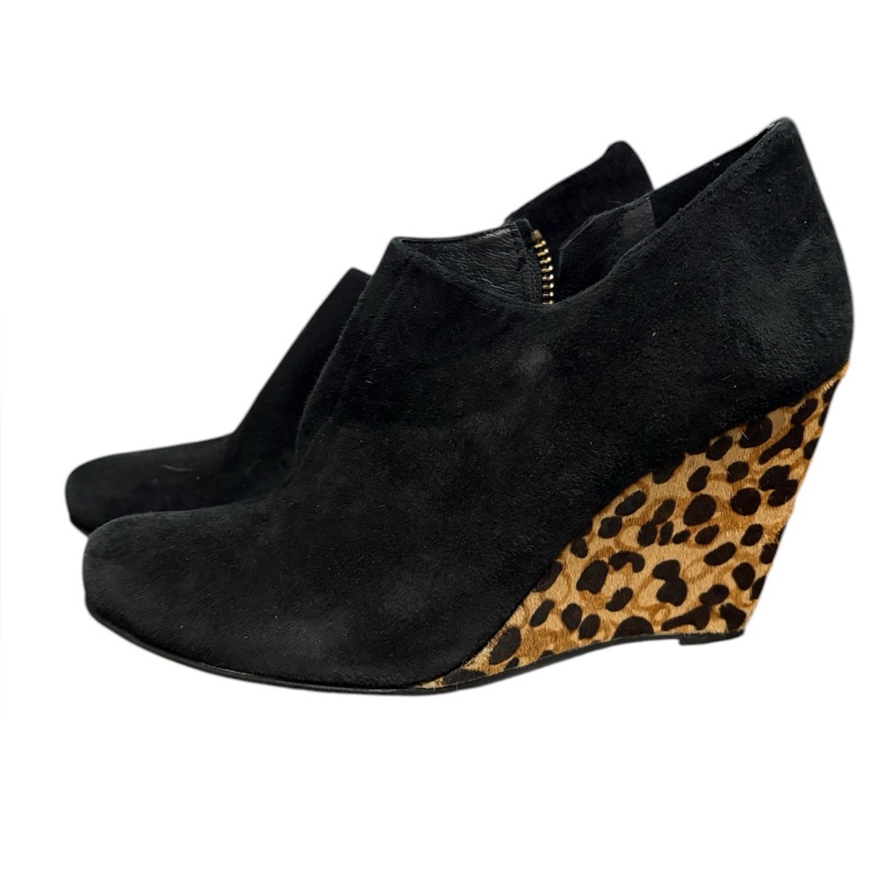 Vince Camuto Black Wedge Ankle Boots with Leopard Print heel sz6.5